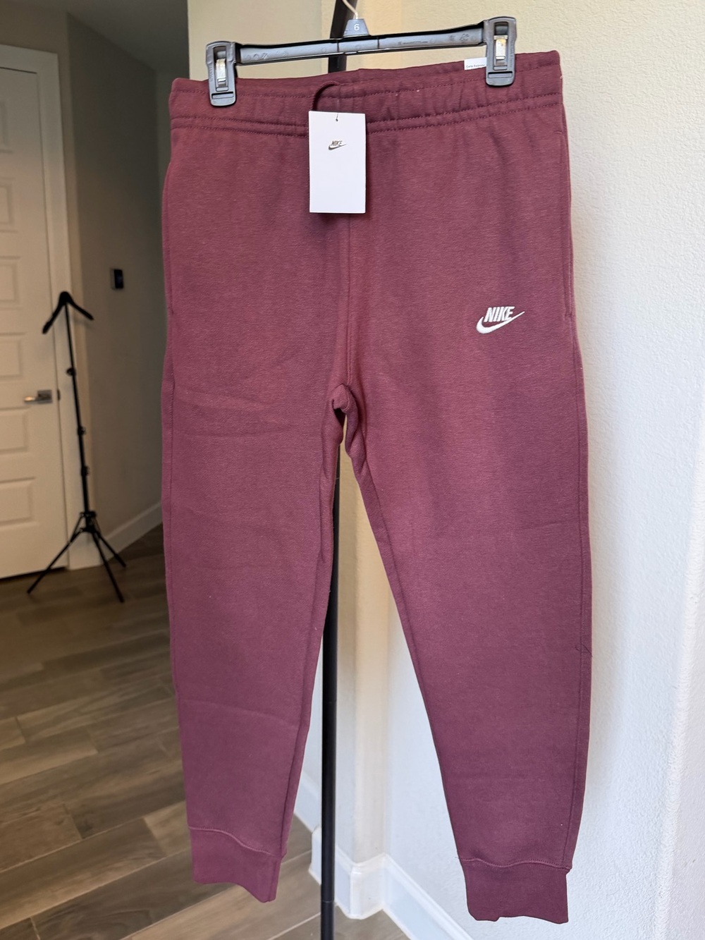 Nike Maroon Men's Jogger Sweatpants  Standard Fit Taper Leg Regular Length M